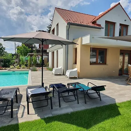 Vakantiehuis Lakeside Pool House Velence