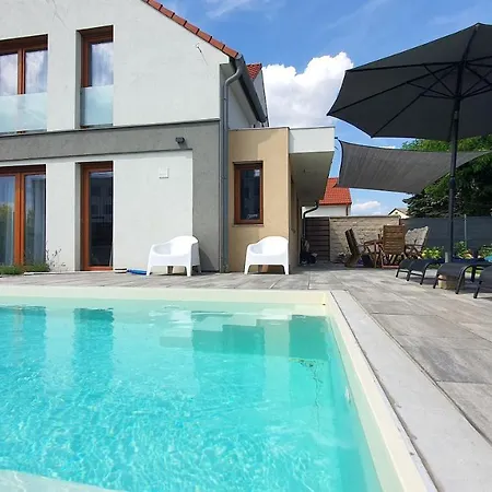 Vakantiehuis Lakeside Pool House Velence