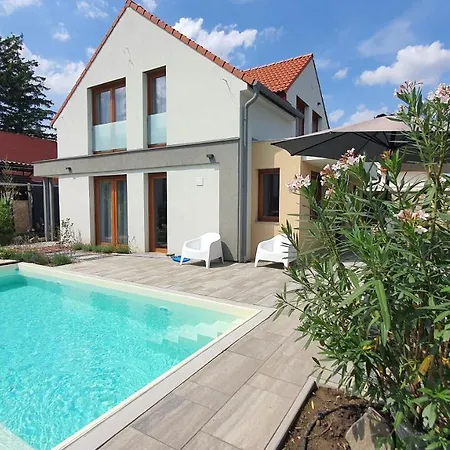 Lakeside Pool House Vakantiehuis Velence