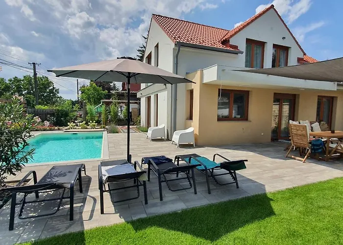 Vakantiehuis Lakeside Pool House Velence