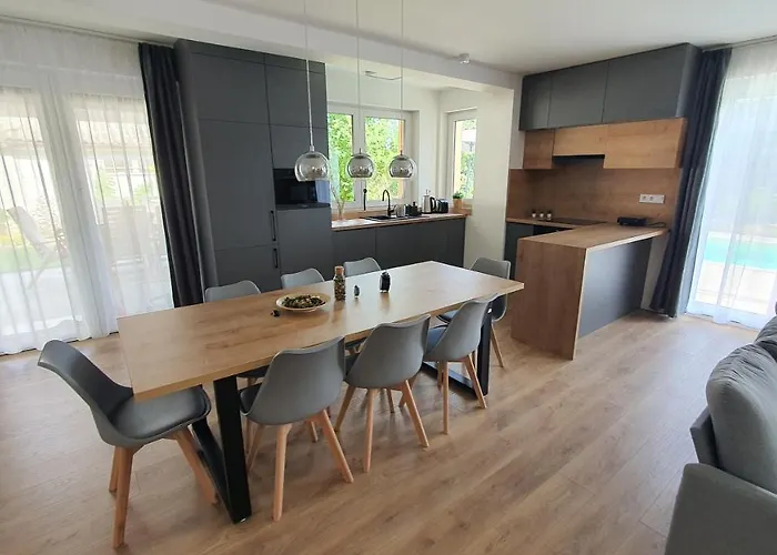 Lakeside Pool House * Velence