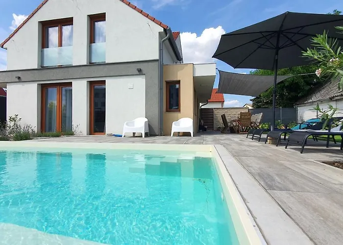 Ferienhaus Lakeside Pool House Velence