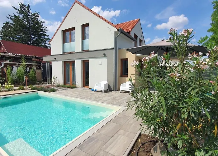 Lakeside Pool House Ferienhaus Velence
